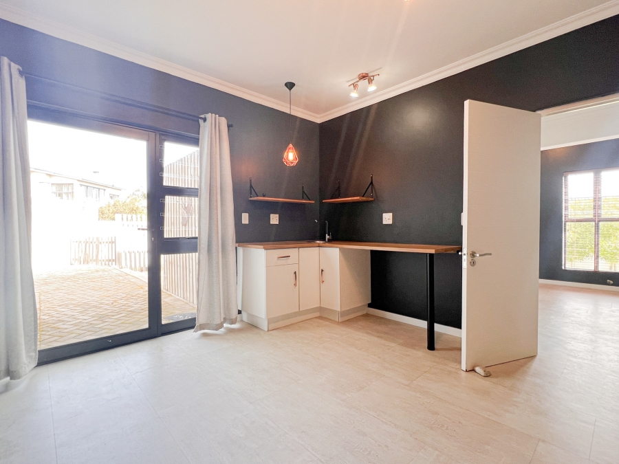 5 Bedroom Property for Sale in Myburgh Park Western Cape